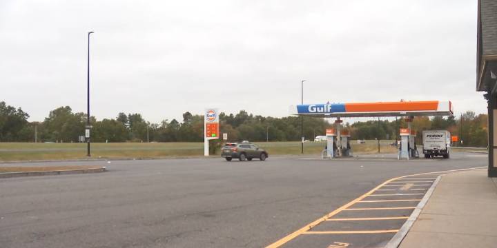 Holiday weekend drivers face slick commute