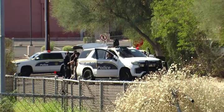Husband dead after allegedly shooting wife at central Phoenix home