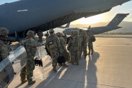 Llegan a Chicago un centenar de soldados de la Guardia Nacional de Texas