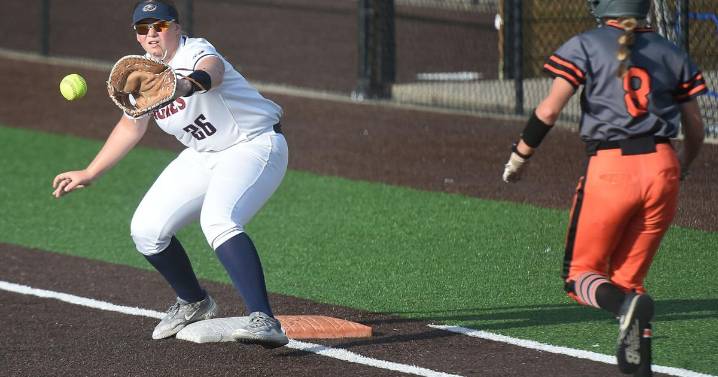 Joplin drops softball game to Republic