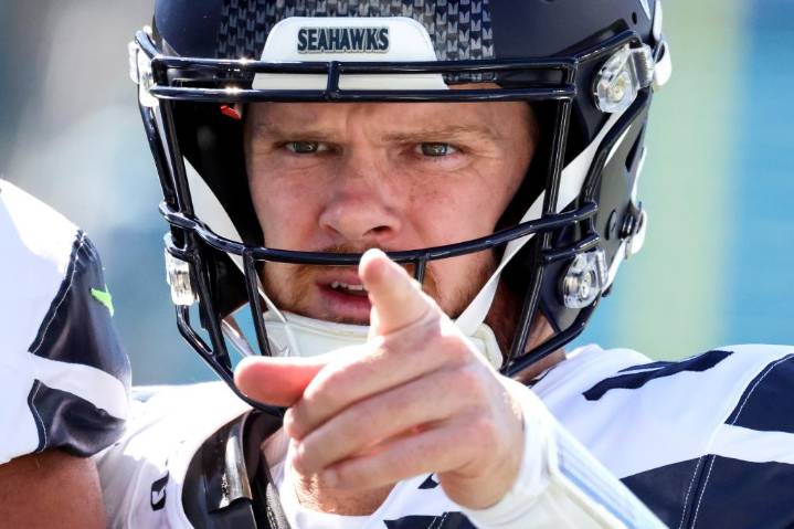 Texans vs. Seahawks 'Monday Night Football' Week 7 picks, props, odds