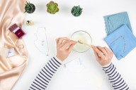 El truco con vinagre blanco y jabón líquido que revolucionó la limpieza del hogar