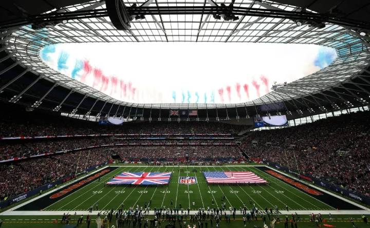 Who’s the halftime show performer for the Jets vs Broncos Week 6 London game?