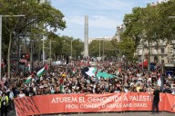 Última hora de las manifestaciones en apoyo al pueblo palestino y la flotilla de Gaza, en directo | Miles de personas salen a la calle en Barcelona en la primera de las protestas propalestinas convoca