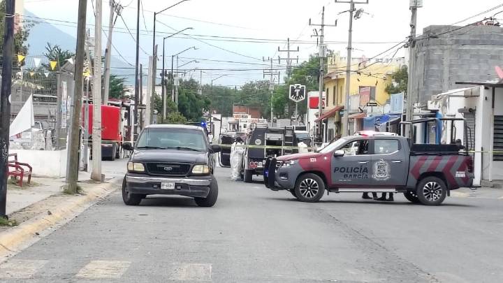 Tragedia. Hombre acuchilla y mata a su esposa en el patio de una iglesia en García, Nuevo León