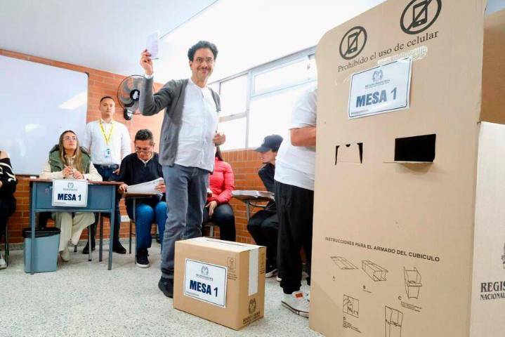 Cepeda ganó la consulta, pero ¿podrá competir en el Frente Amplio? Persiste el enredo del petrismo rumbo a 2026