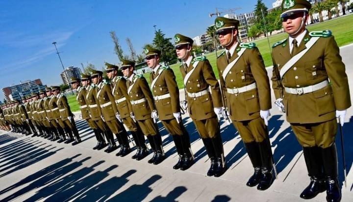 Más de 100 empleos para civiles en Carabineros: sueldos superan el millón