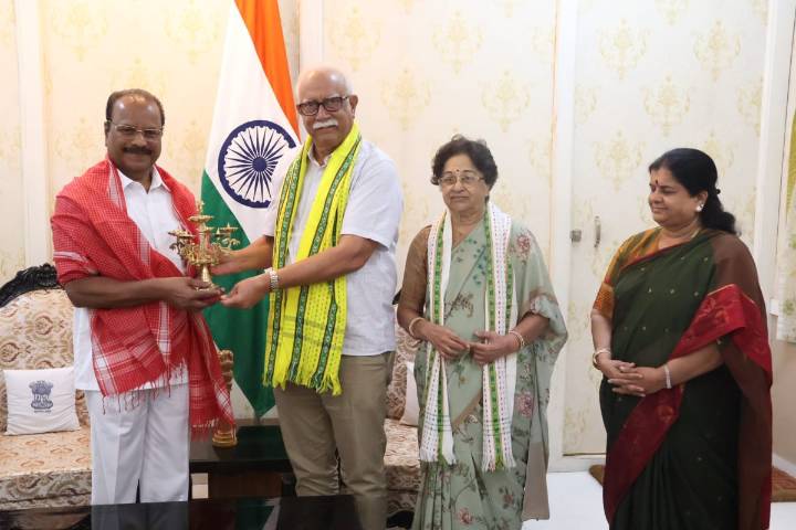 Tripura Governor welcomes Goa Governor in Agartala