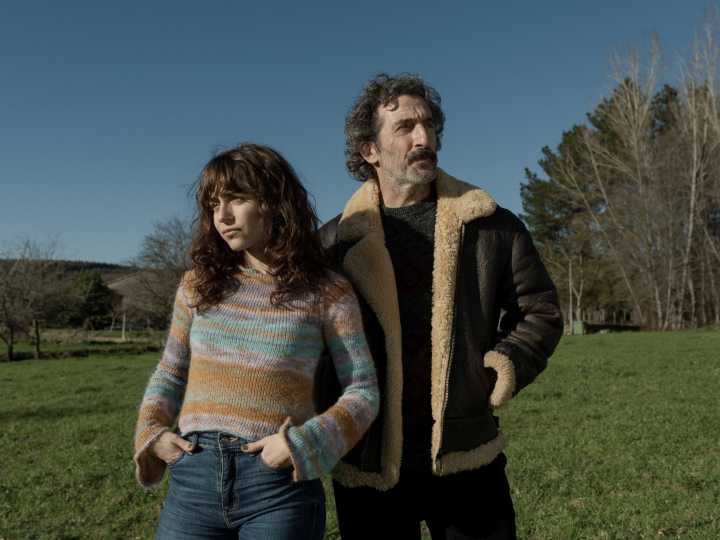 Todo sobre el gallego, la lengua que popularizó Netflix con la serie Animal: su acento, fonología y mezcla de idiomas