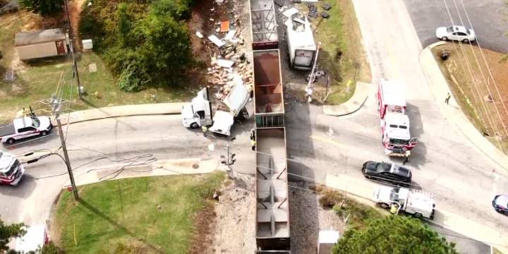CAUGHT ON VIDEO: Train slams into semi in Grovetown