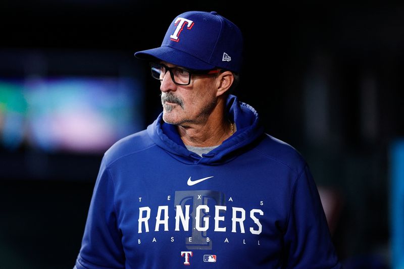 Pitching coach Mike Maddux leaving Rangers for Angels
