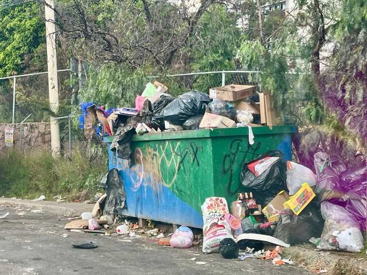 Acusa Smith que gente de municipios aledaños tiran su basura en la capital