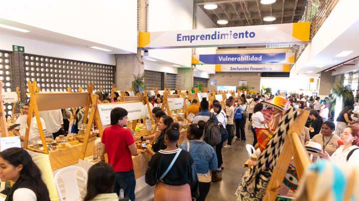 Vitrinas para emprendimientos por biodiversidad y resiliencia de Cali: esta es la alianza entre Alcaldía, Fundación WWB Colombia y Compromiso Valle