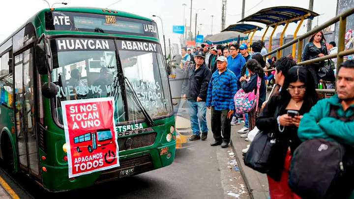 Transportistas ratifican marcha nacional pese a vacancia presidencial