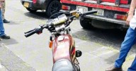 Grave accidente de tránsito: motociclista pierde parte de su pierna después de chocar contra camioneta