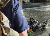Motociclista chocó contra un poste