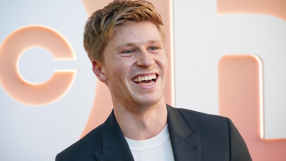 Robert Irwin dazzles 'DWTS' with emotional dedication dance