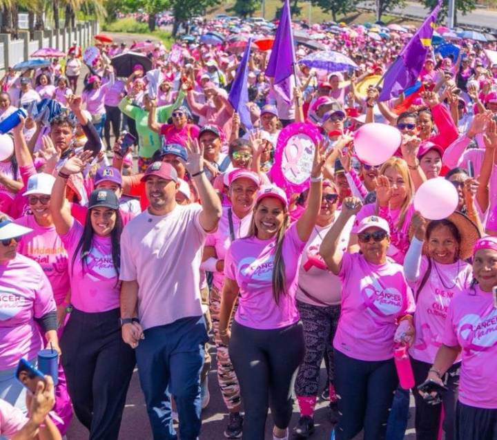 Con gran caminata cerraron octubre rosa en Bolívar