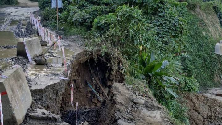 Landslide disrupts traffic on NH-27 in Dima Hasao, heavy vehicle movement suspended