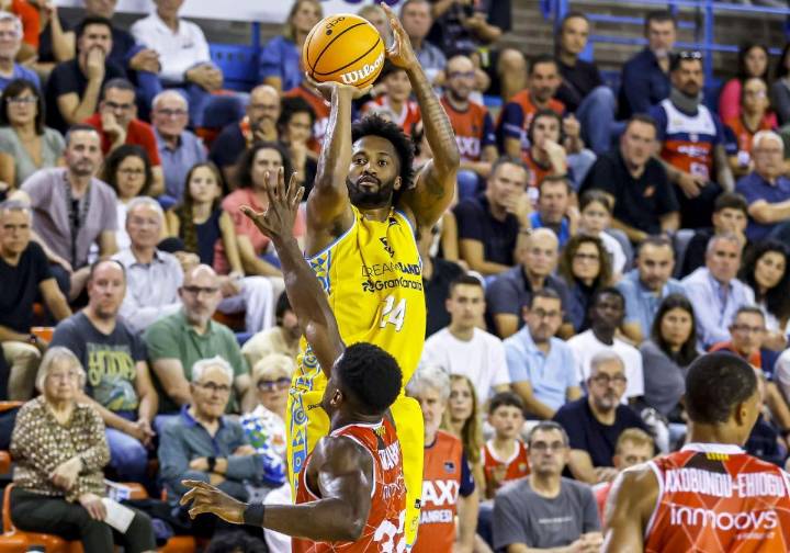 El Gran Canaria revive en ACB y rompe el mal fario en el Nou Congost (80