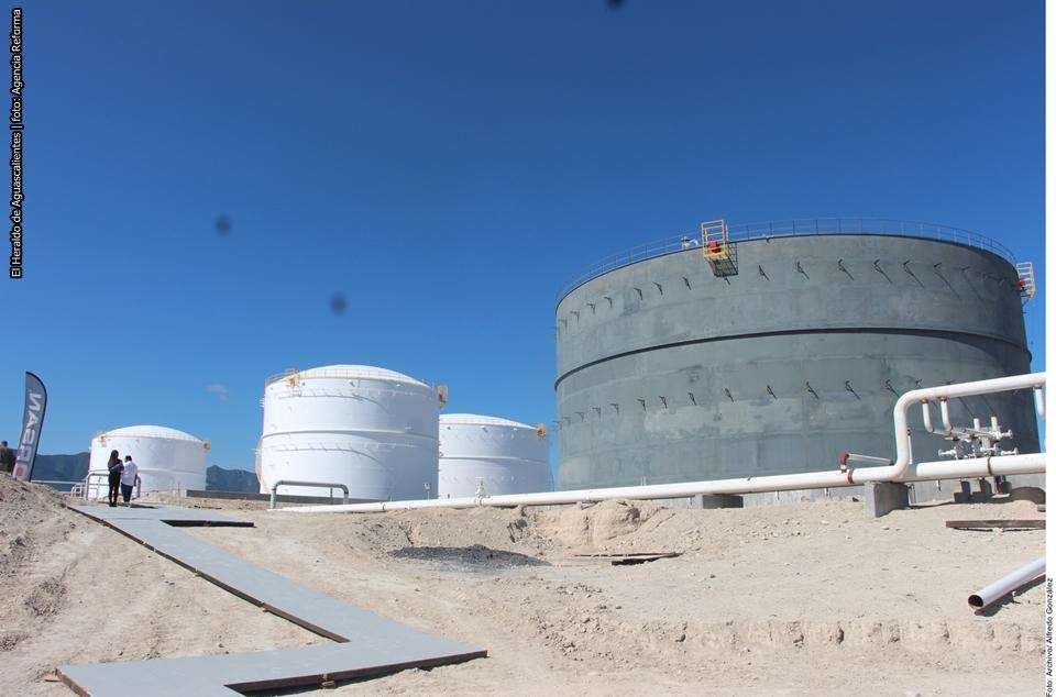 Alistan en aduanas 14 laboratorios contra huachicol fiscal