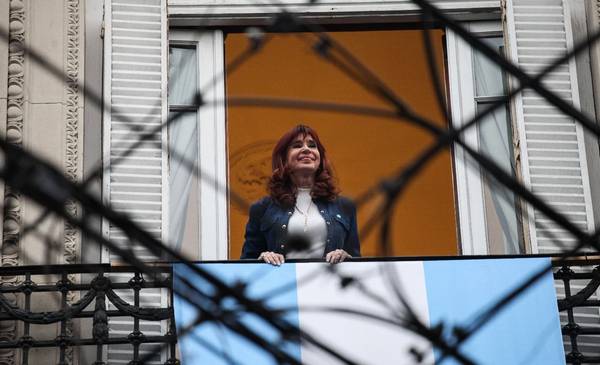 Las mejores fotos del 17 de octubre en casa de Cristina Kirchner