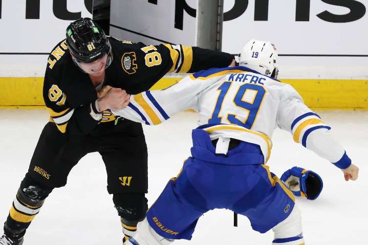 Bruins’ Mikey Eyssimont picks fight to avenge hit on David Pastrnak