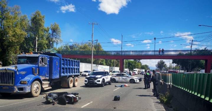Motociclista muere tras ser embestido por unidad de carga en San Juan de Aragón