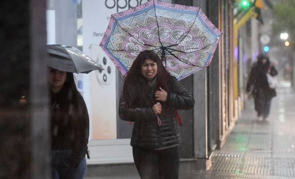 Tormenta, granizo y casas inundadas: el temporal dejó su marca en Bahía Blanca