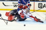 Deadspin | Charlie Lindgren shuts out Rangers to help Capitals pick up win