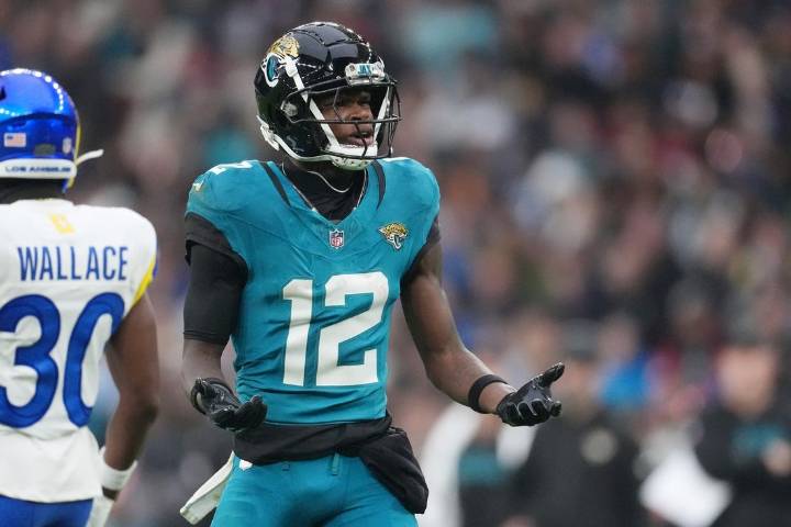 Deadspin | Jaguars to put two-way rookie Travis Hunter (knee) on IR