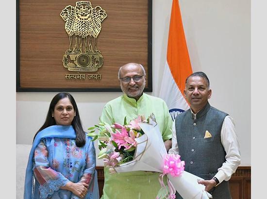 Newly elected Rajya Sabha Member Rajinder Gupta calls on Vice President of India [ FULL VIEW ]