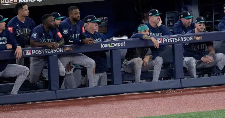 Eight outs from AL pennant, Mariners waste lead and remain only team without a World Series trip