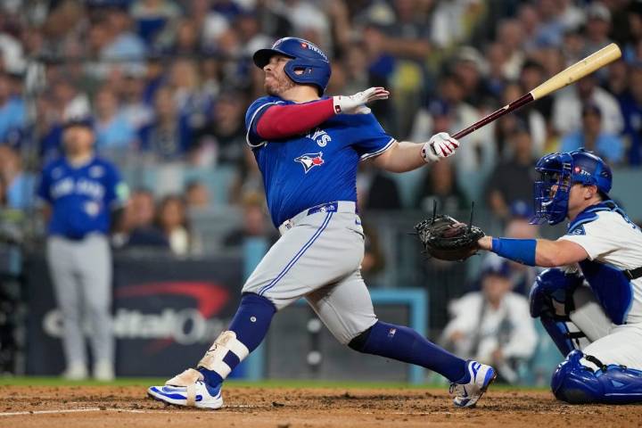 World Series Game 3 updates: Kirk hits 3-run homer to give Blue Jays the lead