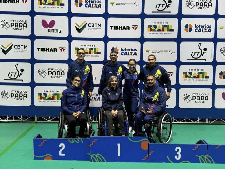 Paratenis de mesa acumuló par de bronces