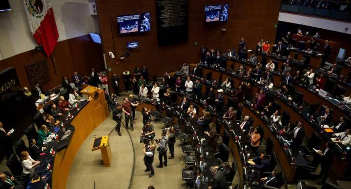 Reforma a Ley de Amparo avanza en el Congreso, Senado alista votación rápida