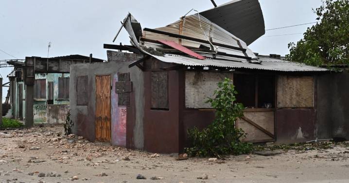 Azota huracán “Melissa”, de categoría 5, a Jamaica con vientos y lluvias devastadores