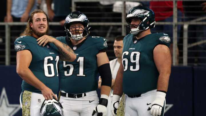 Eagles Cam Jurgens, Azeez Ojulari injuries, both leave game vs Vikings