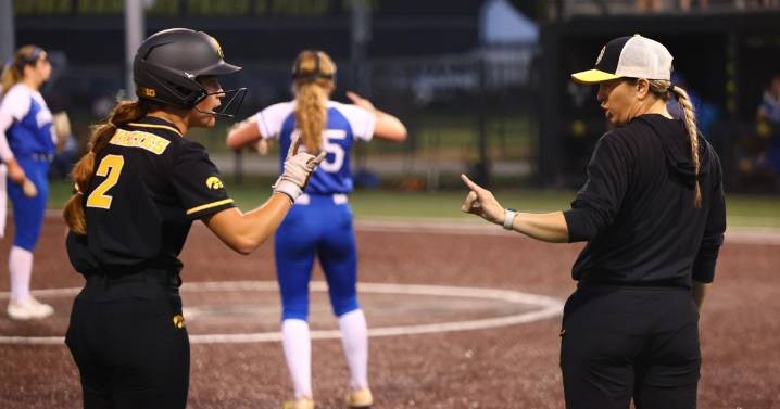 ‘I can really feel a good season coming on,’ Iowa softball finds chemistry, improvement during exhibition season