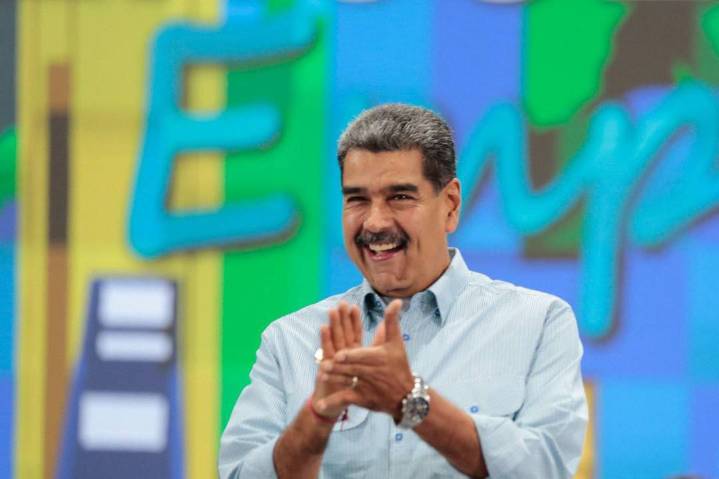 Presidente  Maduro supervisa alrededores del Cuartel San Carlos