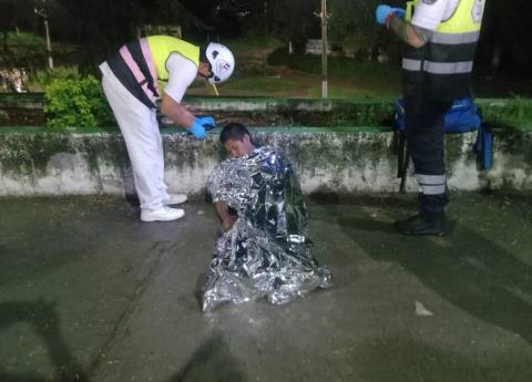 INDIGENTE TIRADO EN LA VÍA PÚBLICA