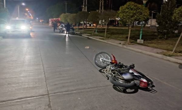Un motociclista resultó gravemente herido tras un choque con un auto en Trelew