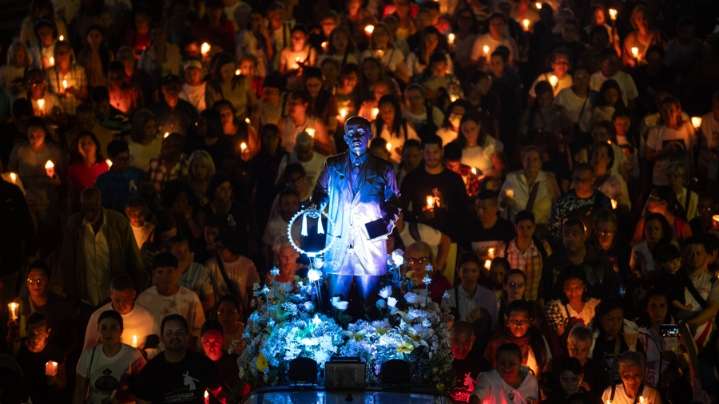 (+Fotos) Caraqueños realizaron procesión en honor a próximo santo José Gregorio Hernández