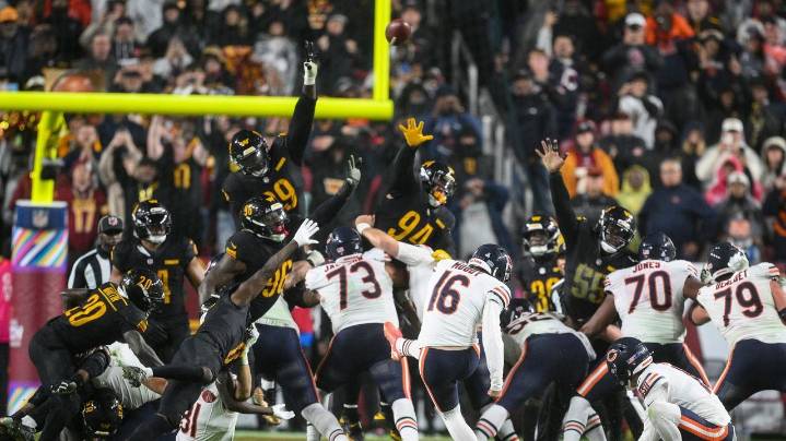 No Hail Mary magic this time and Moody's last-play kick lifts the Bears past the Commanders 25