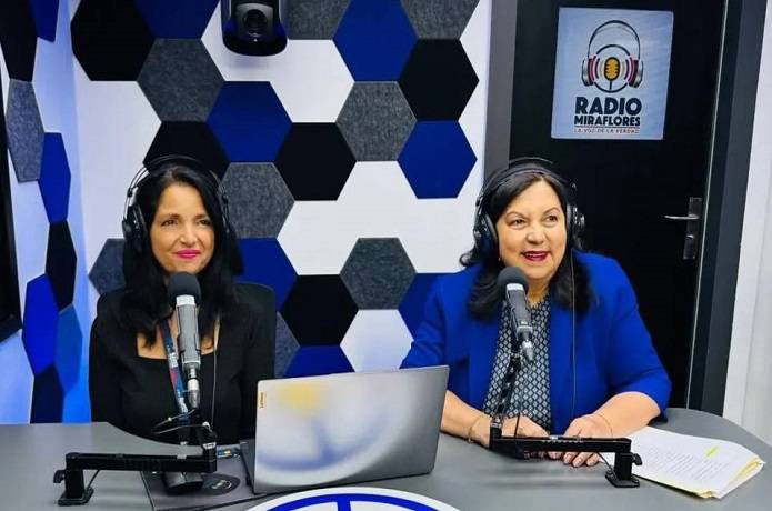 Alcaldesa felicita a Radio Miraflores por su noveno aniversario