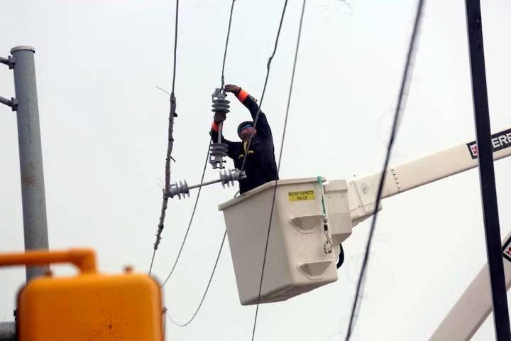Utility workers tapped as NY, NJ declare emergencies for nor’easter