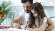 Impulsan licencias de paternidad para que hombres colaboren en tareas de cuidados