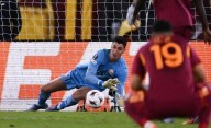 Insólito: tres penales errados en Europa League con un argentino protagonista