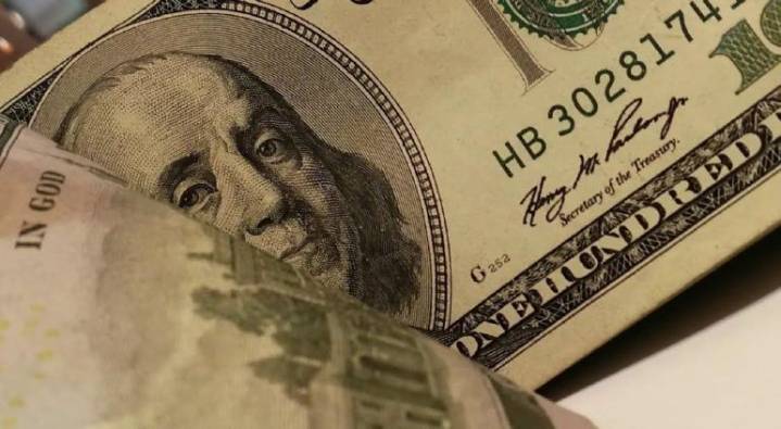 Dólar bajó de precio en ventanillas ante el peso; así cotizó hoy