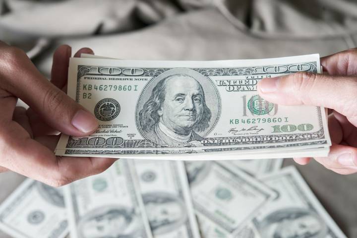 Minuto a minuto. ¿A cuánto cotizan el dólar blue y el oficial este viernes 10 de octubre?